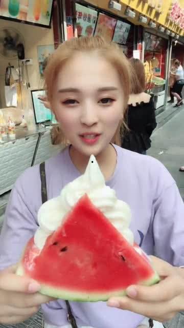 网红炮姐吃瓜是真的吗,真相揭秘还是网络炒作？  第2张